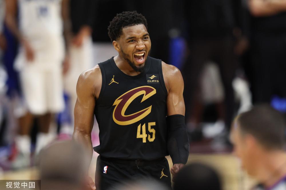 她们始终保 她们始终保